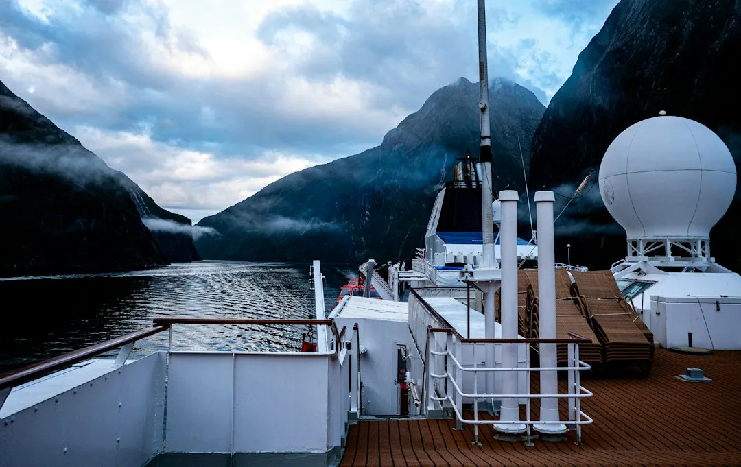 海洋监测设备选型指南：波浪浮标与温盐深仪的技术参数对比分析