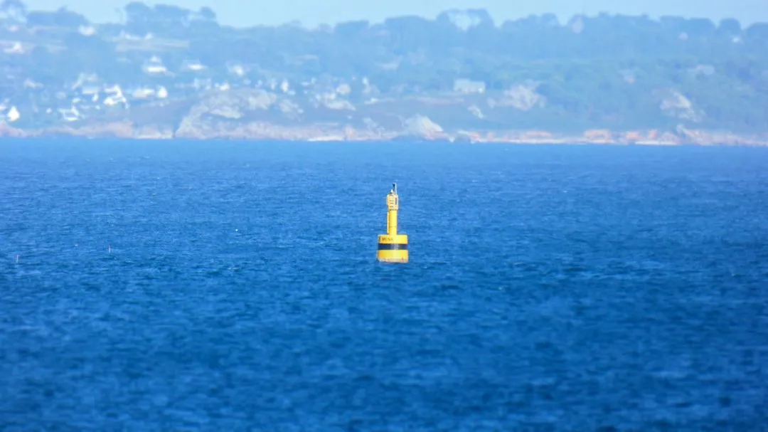 青岛海域水质监测浮标选型指南：耐腐蚀材质与数据精度如何兼顾正文配图 1